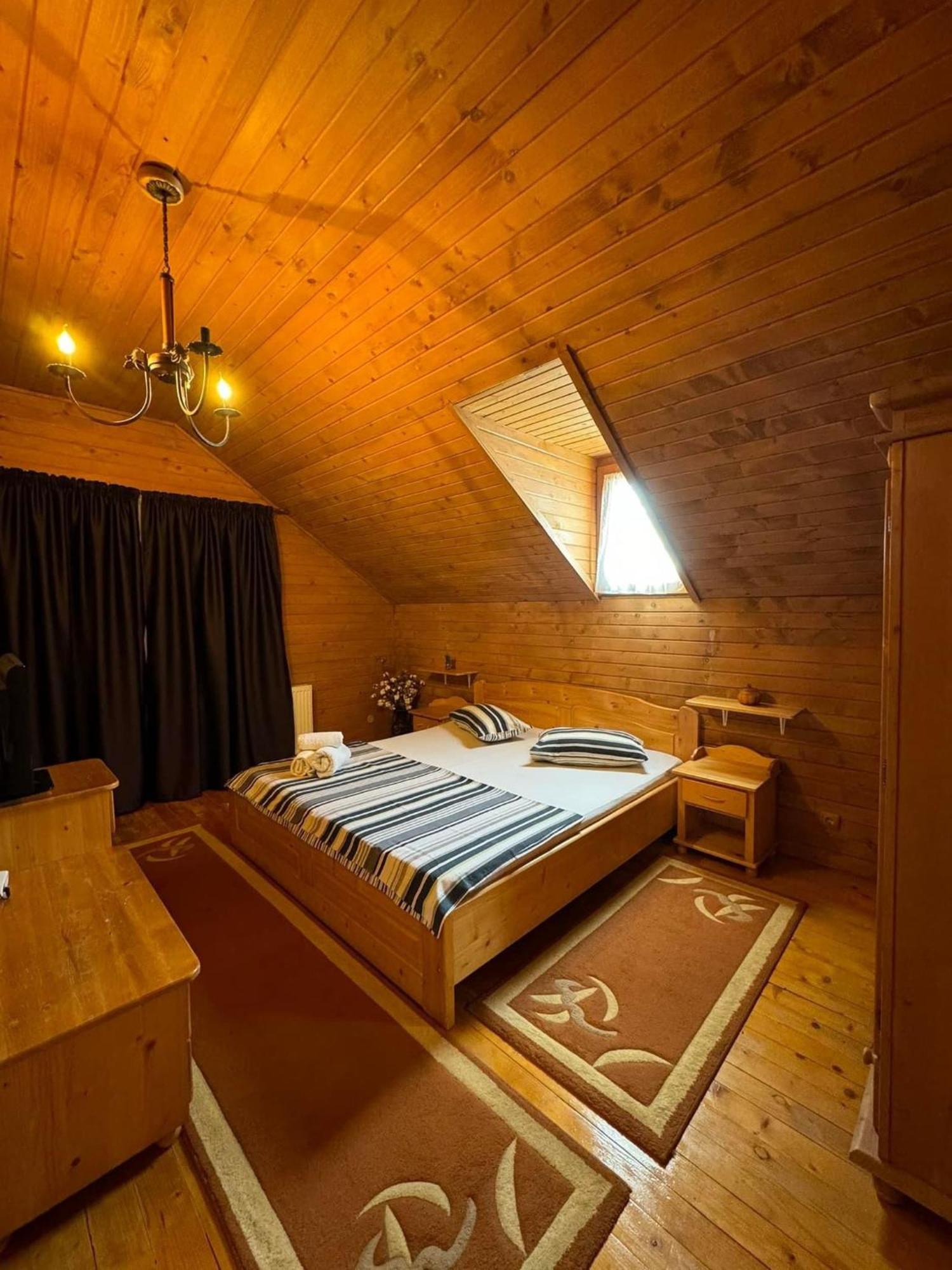 Casa De Vacanta Caciulata Esterno foto