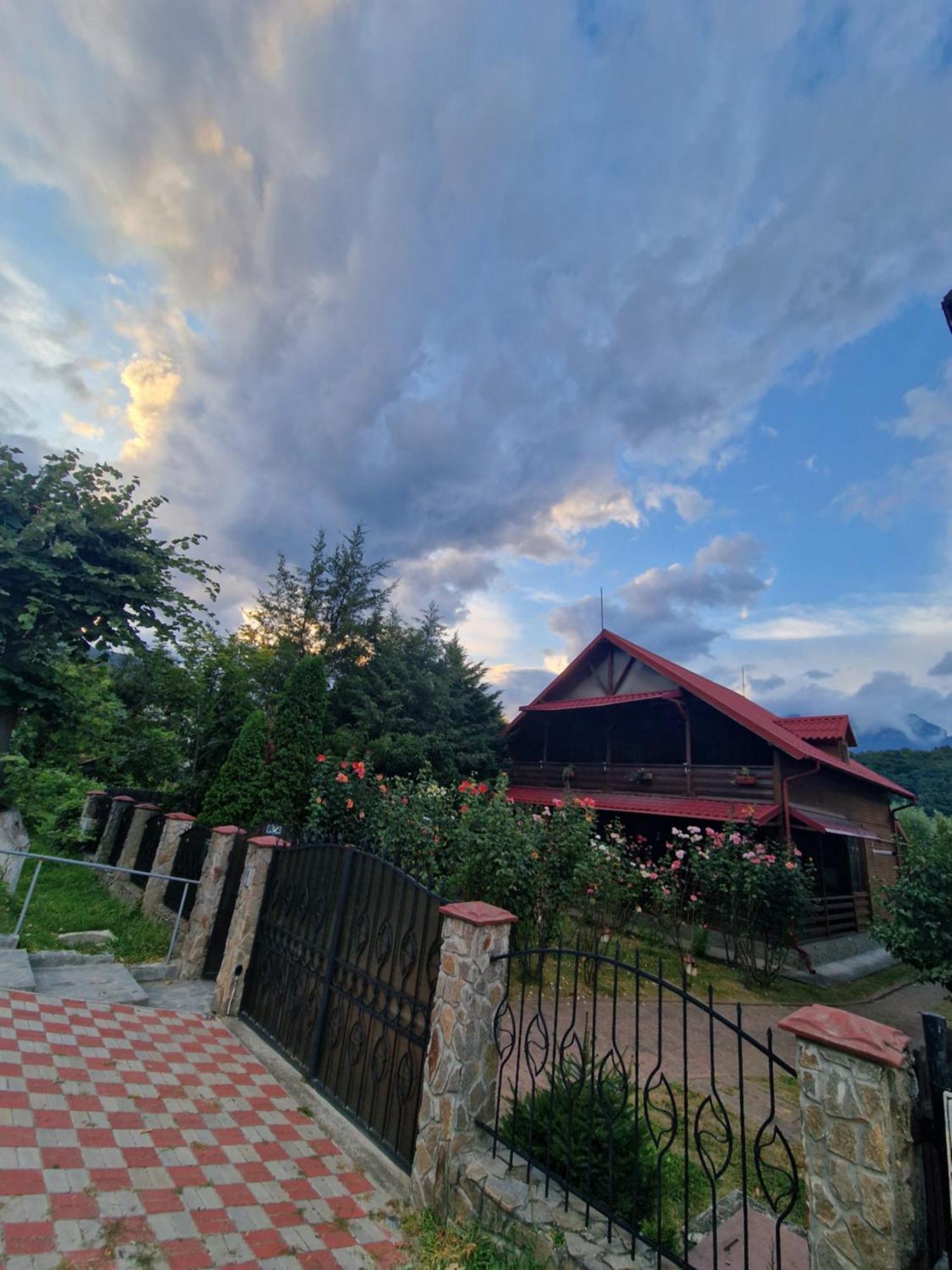Casa De Vacanta Caciulata Esterno foto