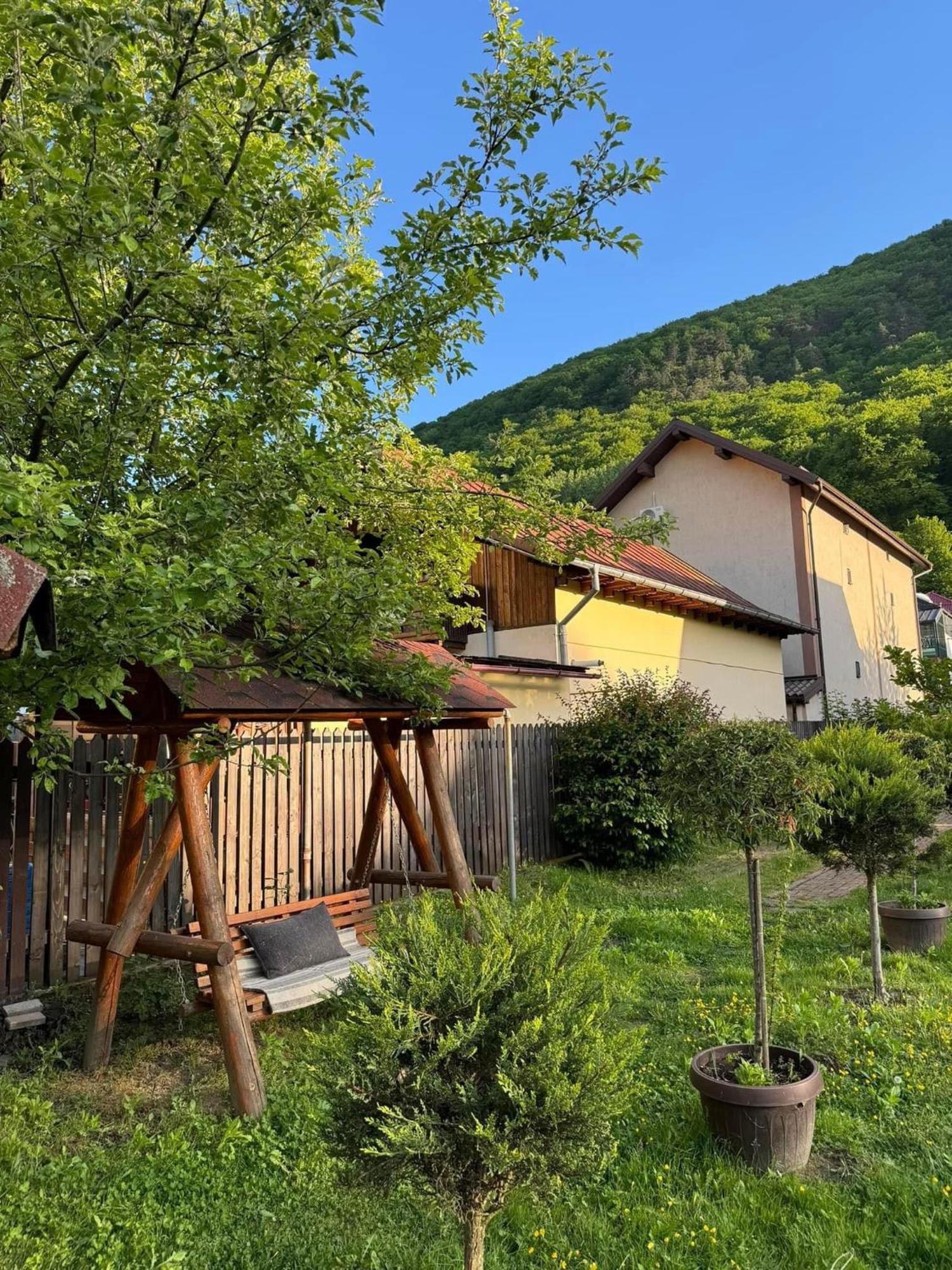 Casa De Vacanta Caciulata Esterno foto