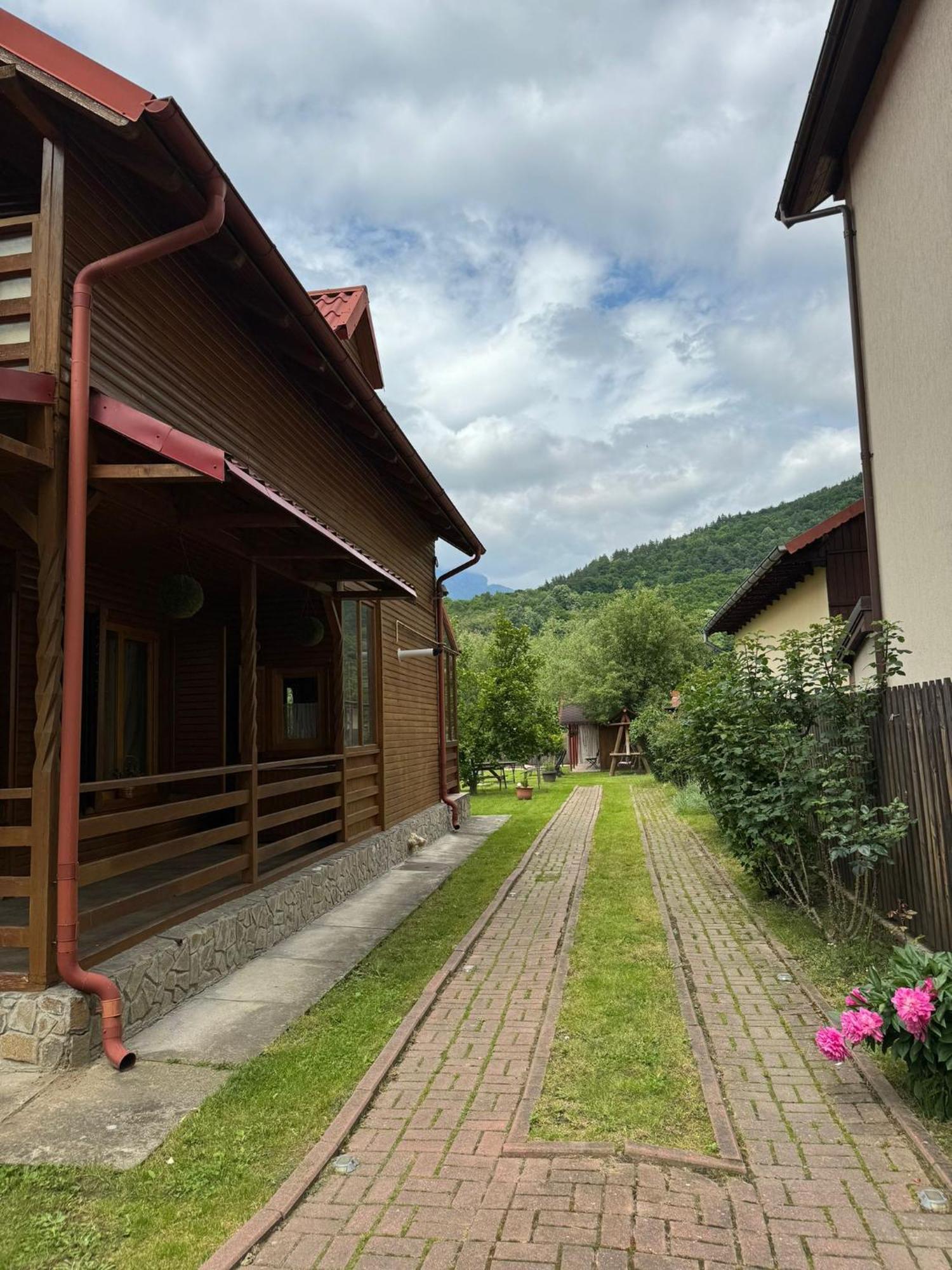 Casa De Vacanta Caciulata Esterno foto