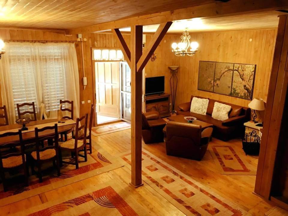 Casa De Vacanta Caciulata Esterno foto